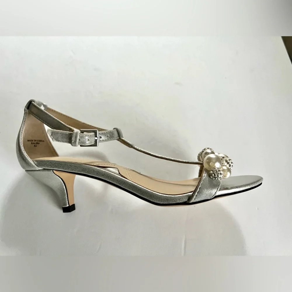 Adrienne Vittadini Kalina Silver Pearl Dress Heels Size 6 M Fit like 6 1/2 - Picture 12 of 12